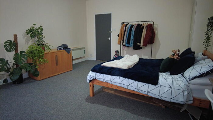 1 Bedroom Flat To Rent In Spare Room - A Monks Road - Bills Inlcusive, LN5