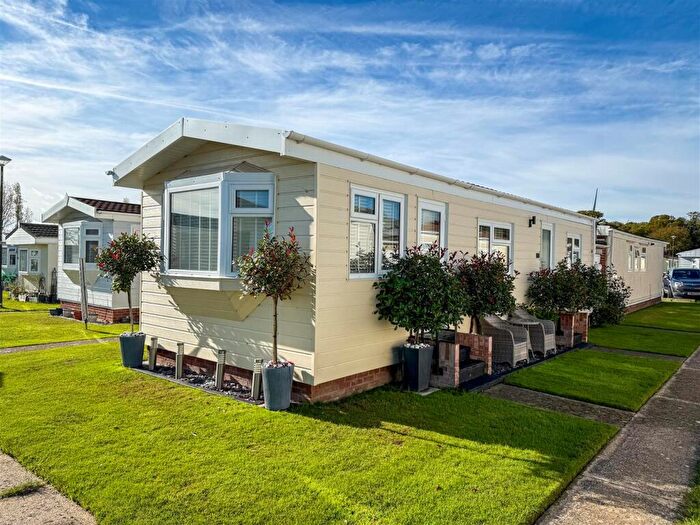 1 Bedroom Park Home For Sale In St. Osyth Road, Little Clacton, Essex, CO16