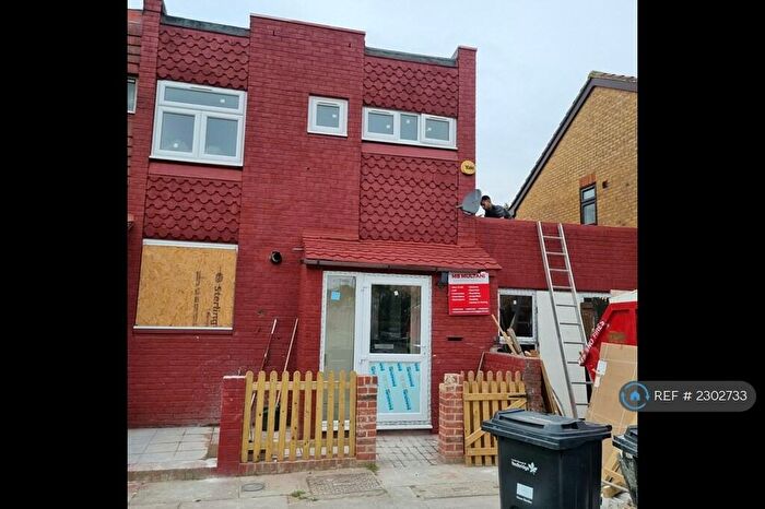 5 Bedroom End Of Terrace House To Rent In Woodman Path, Ilford, IG6