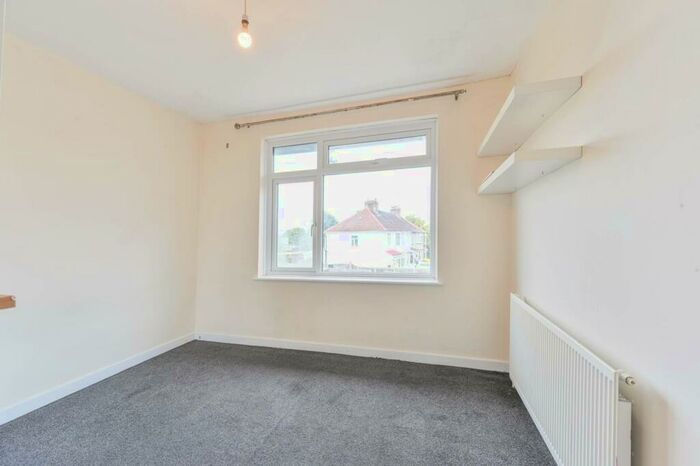 3 Bedroom Flat To Rent In Roxeth Green Avenue, Harrow, HA2