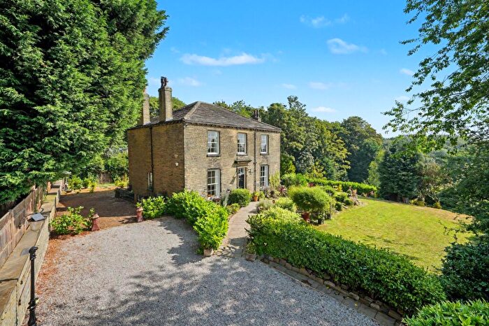 5 Bedroom Detached House For Sale In Spinneyfield, Huddersfield, HD2