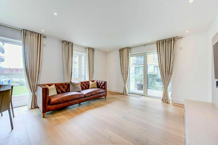 3 Bedroom Flat To Rent In Faulkner House, Hammersmith, London, W6