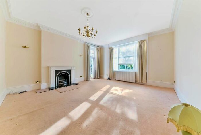 2 Bedroom Flat To Rent In Grange Court, Grange Drive, Merstham, RH1