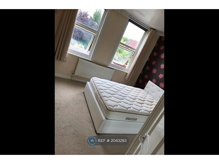 2 Bedroom Terraced House To Rent In Collingwood Road, Sutton, SM1