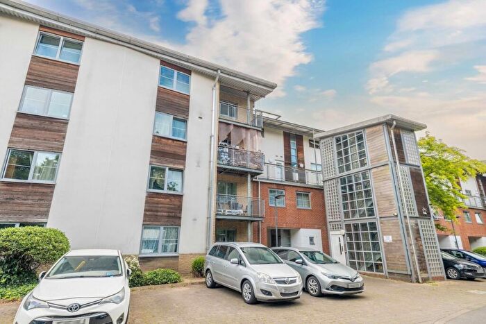 2 Bedroom Apartment For Sale In Windmill Road, Slough, SL1