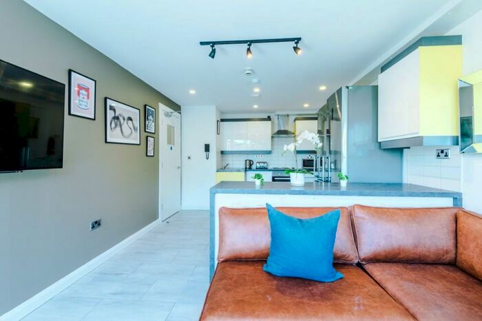 5 Bedroom Block Of Apartments To Rent In Eskdale Terrace, Newcastle Upon Tyne, NE2