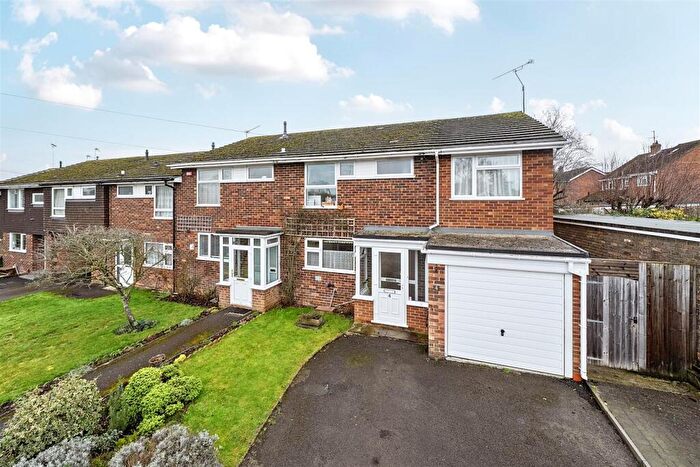 4 Bedroom End Of Terrace House For Sale In Mansfield Road, Wokingham, Berkshire, RG41