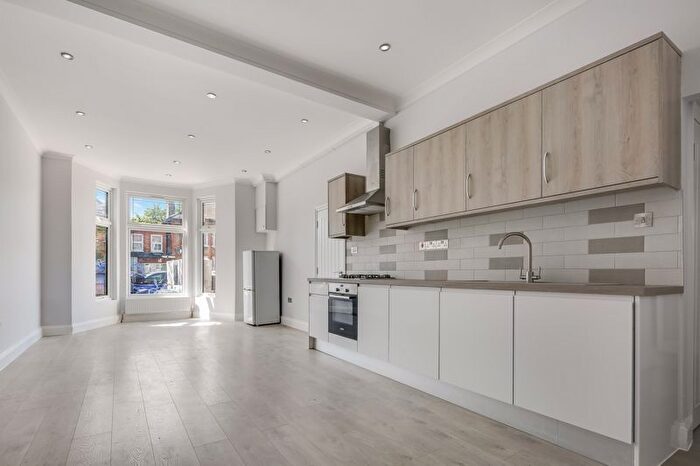 5 Bedroom Flat To Rent In Norfolk Road, Seven Kings, IG3