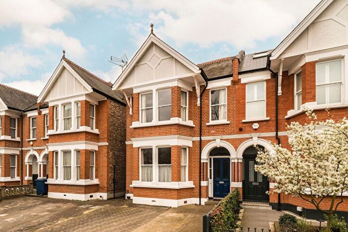 4 Bedroom Semi Detached House For Sale In Lexden Road, Acton, W3