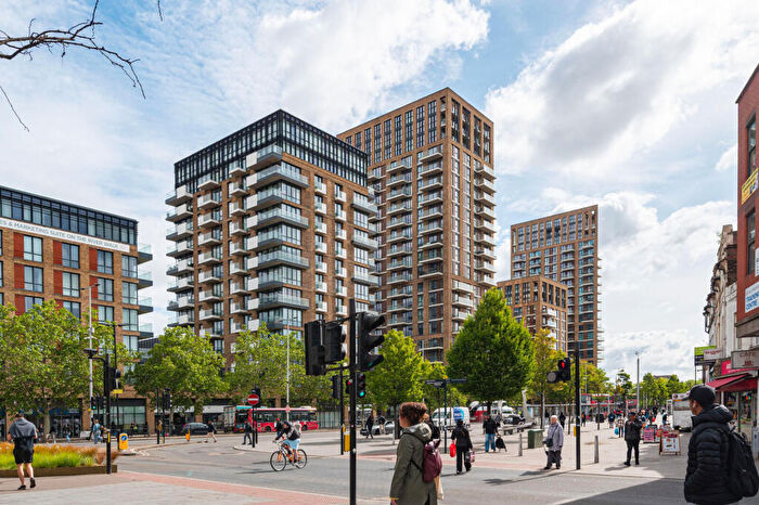 2 Bedroom Flat To Rent In Victory Parade, Woolwich Riverside, London, SE18