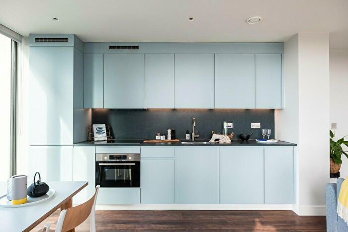 2 Bedroom Apartment To Rent In Commercial Way, Woking, Surrey, GU21
