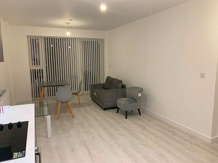 1 Bedroom Flat To Rent In East Acton Lane, London, W3