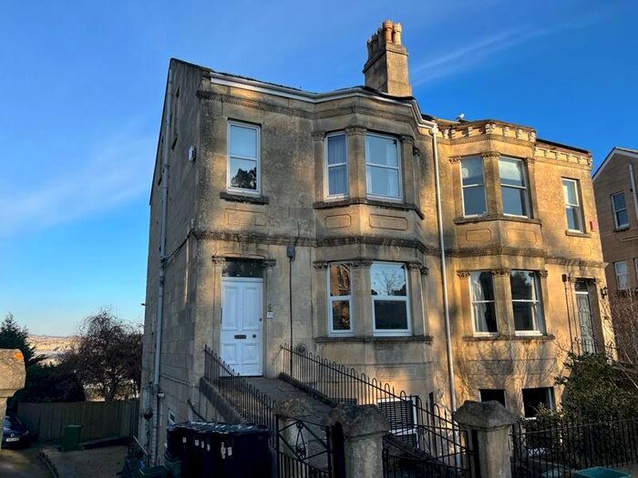 1 Bedroom Flat To Rent In Lower Oldfield Park, Bath, BA2