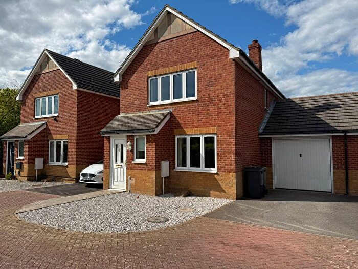 3 Bedroom Link Detached House For Sale In Megson Drive, Lee-On-The-Solent, Hampshire, PO13