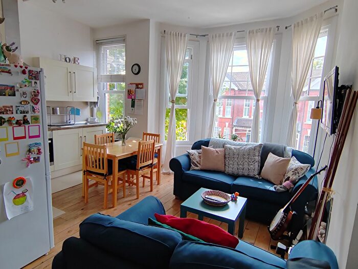 3 Bedroom Flat To Rent In Rutland Park, Willesden Green, NW2