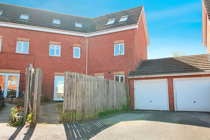 4 Bedroom Semi Detached House For Sale In Roxburgh Mews, Armley, Leeds, LS12