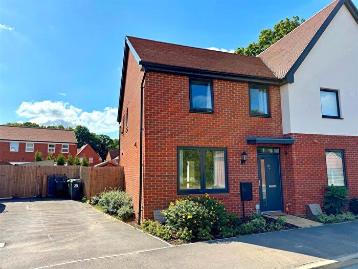 3 Bedroom Semi Detached House To Rent In Curbridge Way, Curbridge, SO30