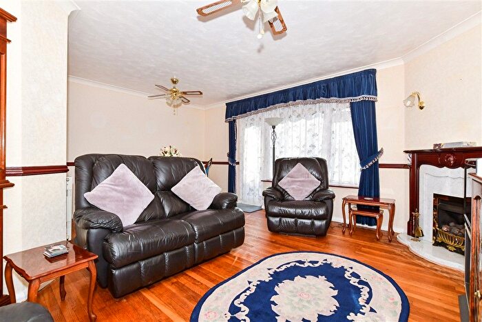 2 Bedroom Semi-Detached Bungalow For Sale In Broadwood Road, Chattenden, Rochester, Kent, ME3