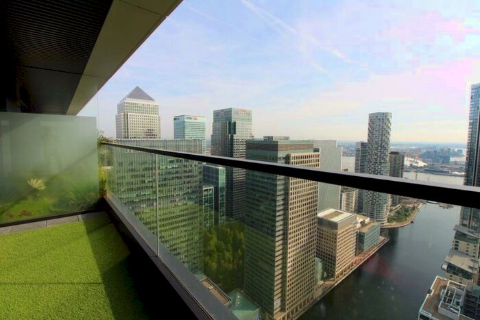 Studio To Rent In Bagshaw Building, The Wardian, South Quay, E14