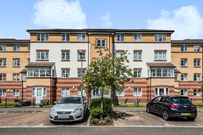 2 Bedroom Apartment To Rent In High Wycombe, Buckinghamshire, HP13
