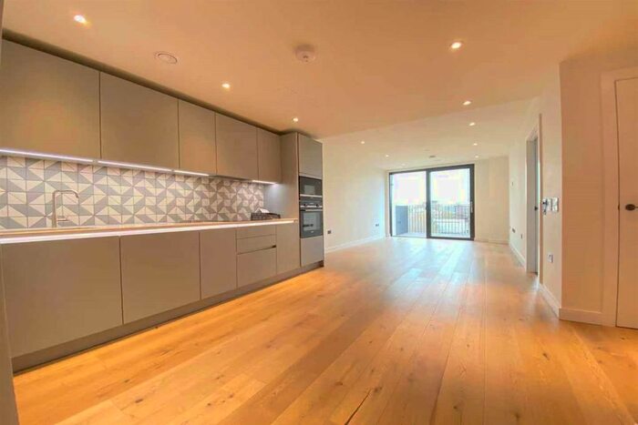 1 Bedroom Flat To Rent In Clarendon Court, Golden Lane, London EC1Y