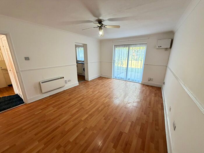 2 Bedroom Flat To Rent In Cuffley Court, Hemel Hempstead, HP2
