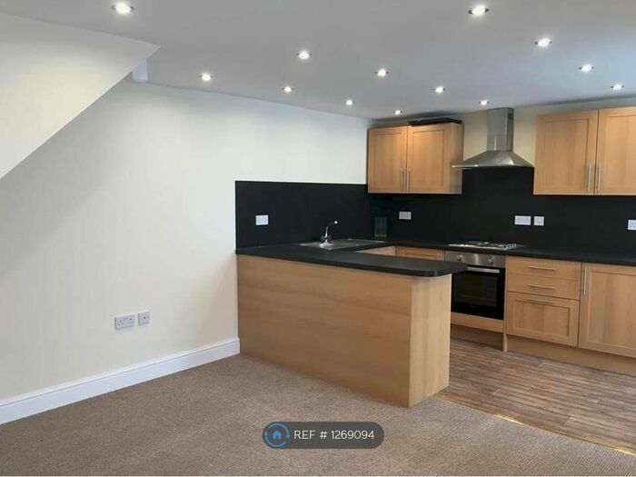 2 Bedroom Flat To Rent In Beck Lane, Brampton CA8