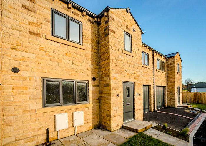 3 Bedroom Terraced House To Rent In Stockbridge Wharf, Riddlesden, BD20