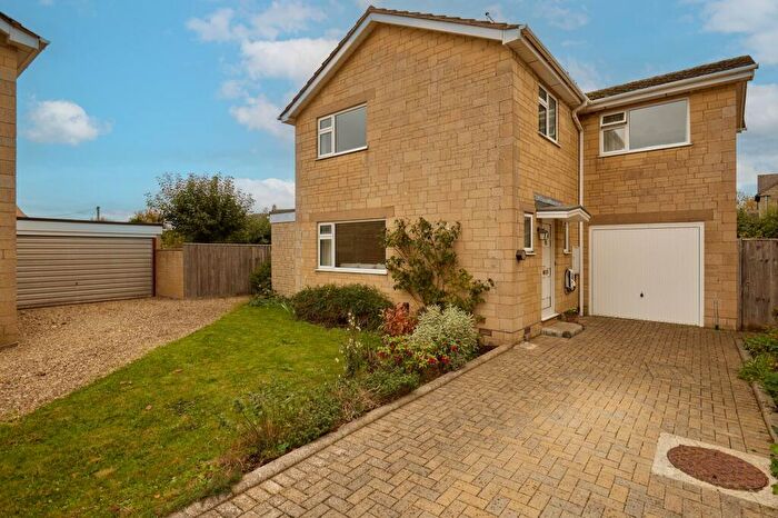 4 Bedroom Detached House For Sale In The Pieces, Bampton, OX18