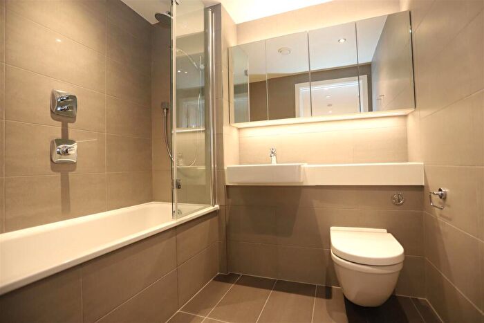 2 Bedroom Apartment To Rent In Manchester New Square, M1