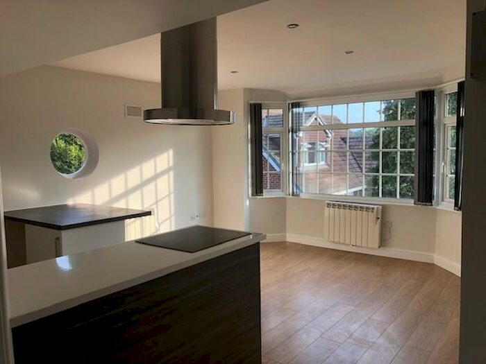 2 Bedroom Apartment To Rent In Greenway Close, Radcliffe-On-Trent, NG12