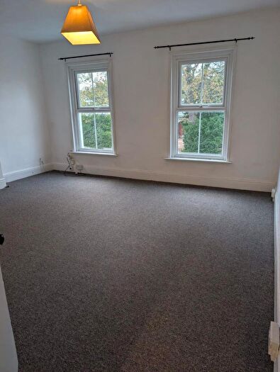 2 Bedroom Flat To Rent In Mytchett Road, Mytchett, GU16