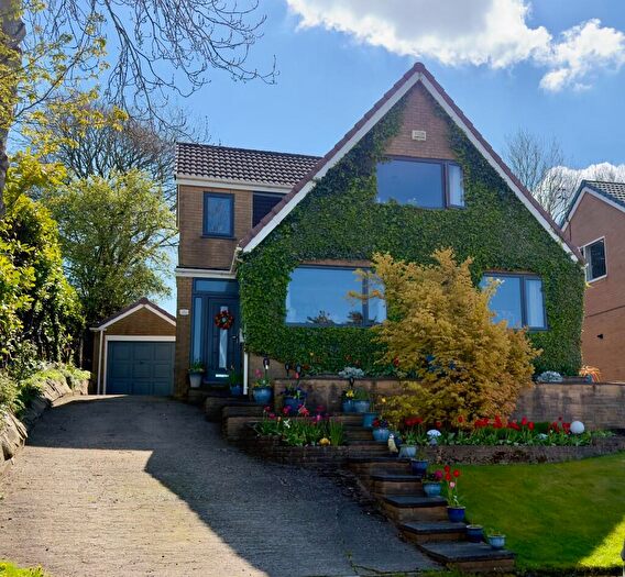 3 Bedroom Detached House For Sale In Alderbank, Horwich, Greater Manchester, BL6