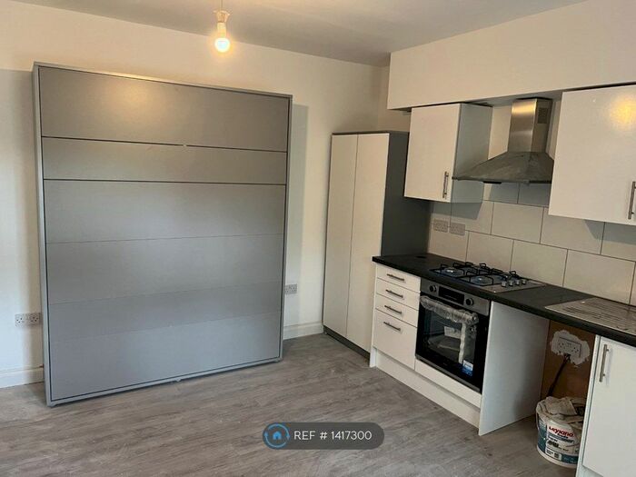 Studio To Rent In Leigham Court Road, London, SW16