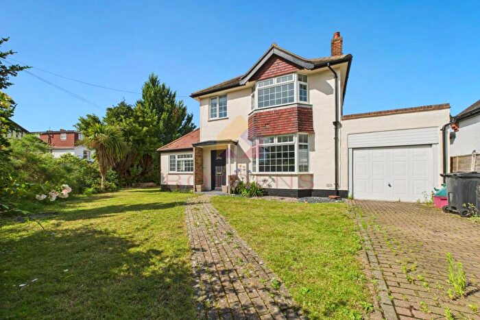 3 Bedroom Detached House For Sale In Oxford Road, Frinton On Sea, CO13