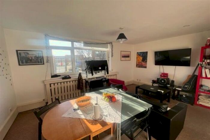 3 Bedroom Flat To Rent In Wolffe Gardens, Stratford, Newham, London, E15