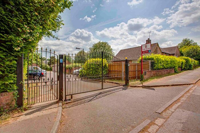 2 Bedroom Flat For Sale In St. Johns Road, Penn, HP10