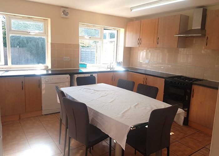 6 Bedroom Semi-Detached House To Rent In Cowley Road, Oxford, OX4