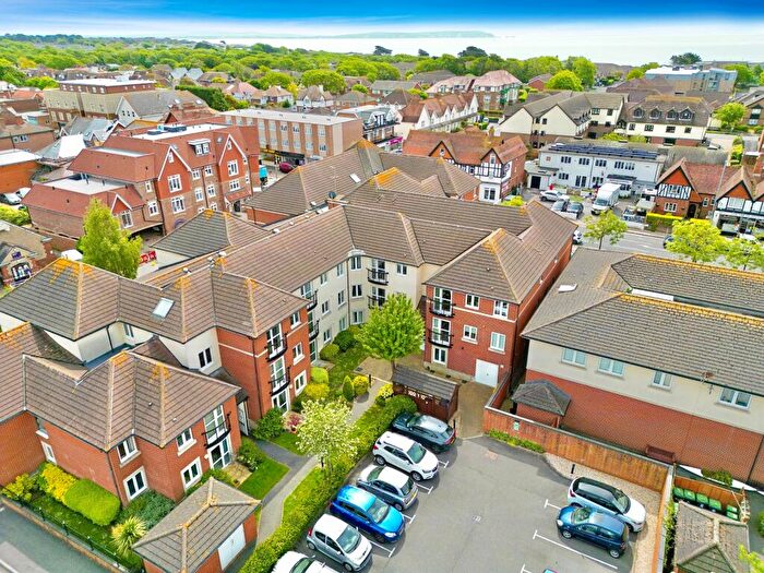 1 Bedroom Flat For Sale In Lymington Road, Highcliffe, Dorset., BH23
