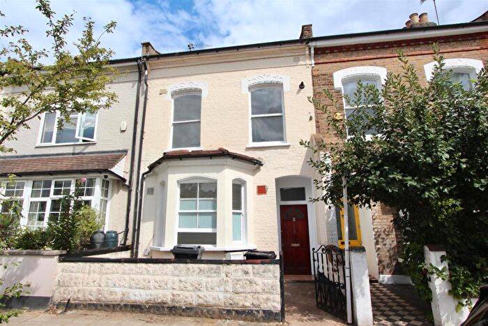 2 Bedroom Flat To Rent In Dynevor Road, N16