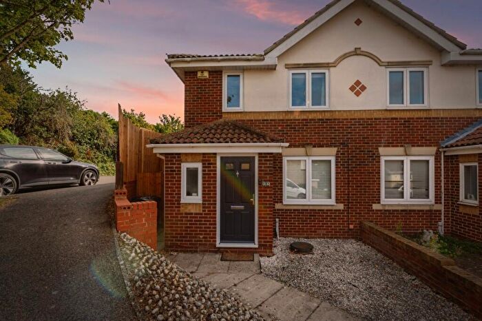 3 Bedroom Semi-Detached House For Sale In Moss Way, Dartford, Kent, DA2