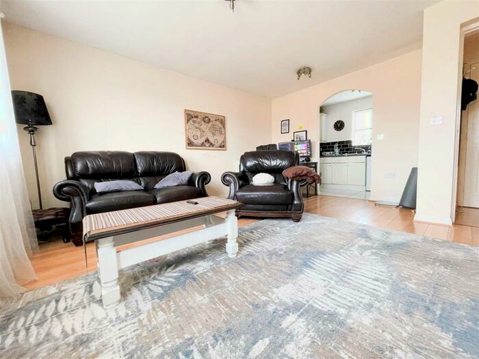 2 Bedroom Flat To Rent In Lennox Close, Chafford Hundred, Grays, RM16