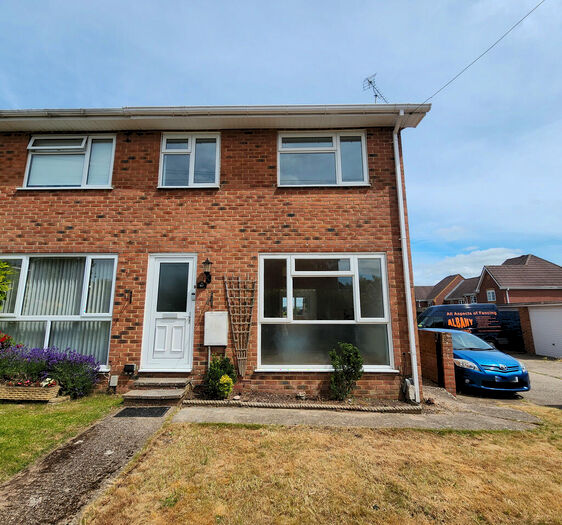 3 Bedroom End Of Terrace House To Rent In Albany Road, Andover, SP10