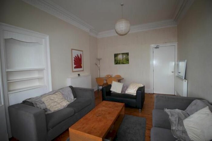 3 Bedroom Flat To Rent In Union Street, Stirling, FK8