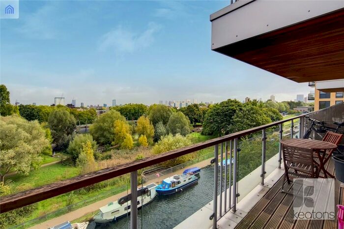 2 Bedroom Flat To Rent In Palmers Road, Bethnal Green, London, E2