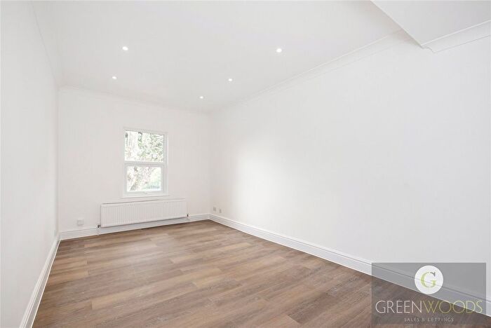 3 Bedroom Flat To Rent In The Broadway, Ealing, W13