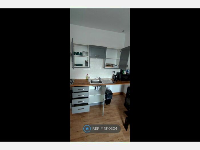 1 Bedroom Flat To Rent In Burnley Road, Briercliffe, Burnley, BB10