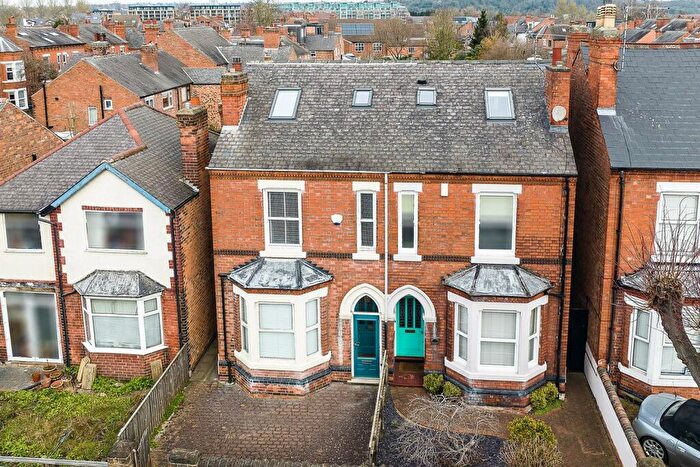 4 Bedroom Semi-Detached House To Rent In Trent Boulevard, NG2