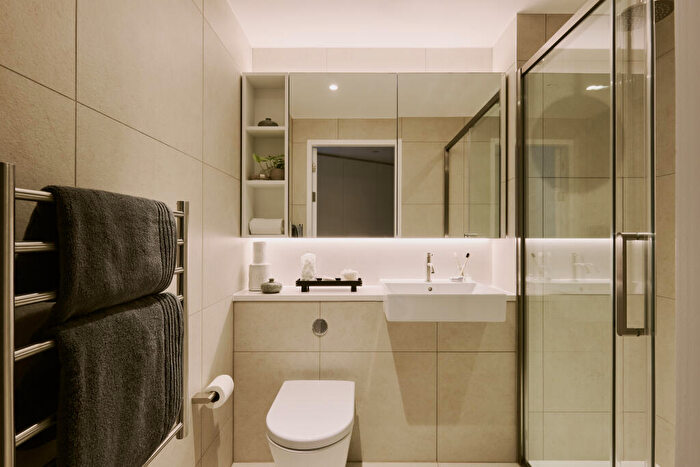 2 Bedroom Apartment To Rent In New Drum Street, London, E1