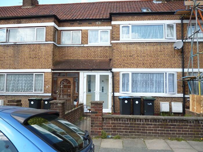 2 Bedroom Flat To Rent In Chichester Road, London, N9
